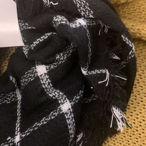 Beanie and Infinity Scarf Set - Picture 4 of 7